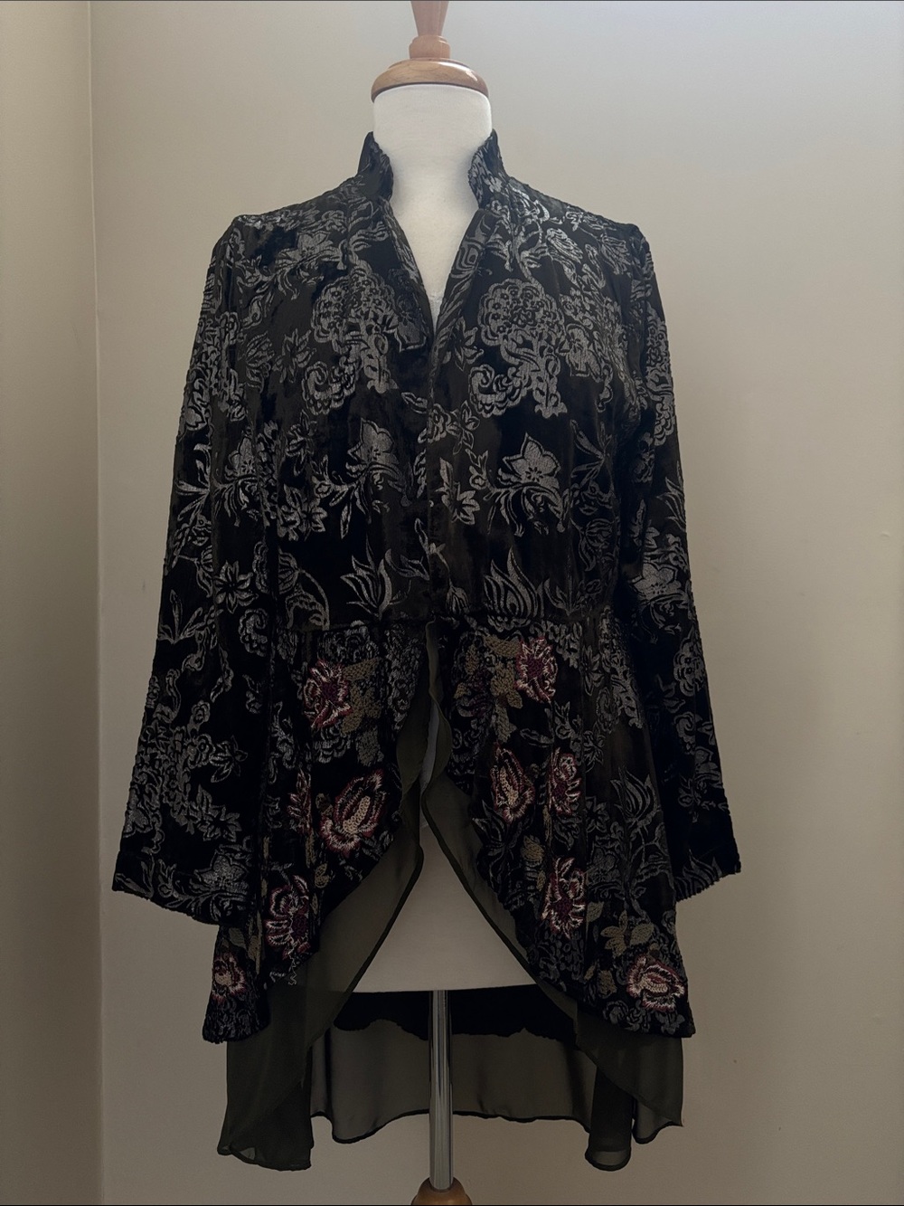 Chico's Green Foil Print Floral and Embroidery Velvet Open Front Hi Low Jacket